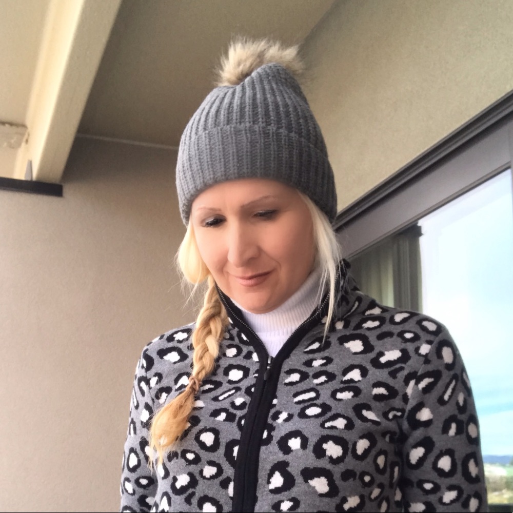 🤩Beautiful Hilfiger Beanie🌟 - Picture 3 of 5